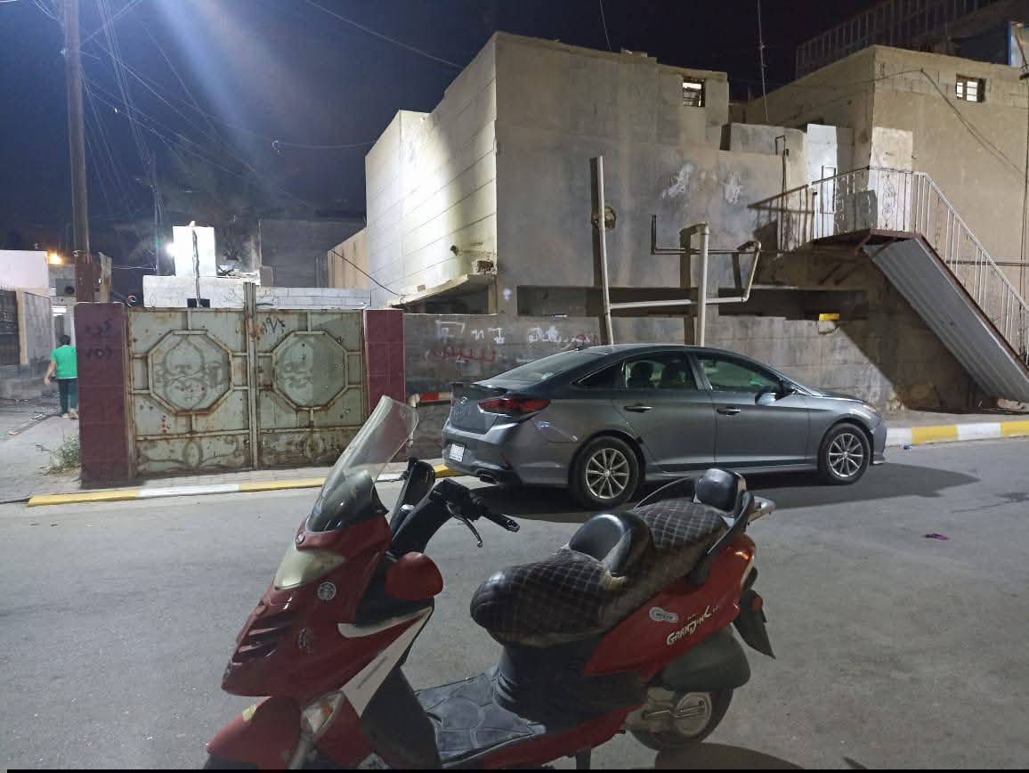 السلام عليكم يوجد بيت للأيجار في التأميم 8شباط قرب محلات كشخه خمسه قرب شروق محلات عمار الراوي يحتوي على غرفه وصاله ومطبخ وصحيات دوانيه سعر الإيجار 250 مكلف بالنشر عماره بصفه بيت شقه طابق ثاني نضيفه ومرتبه للايجار 
الاستفسار واتس اب ***********
