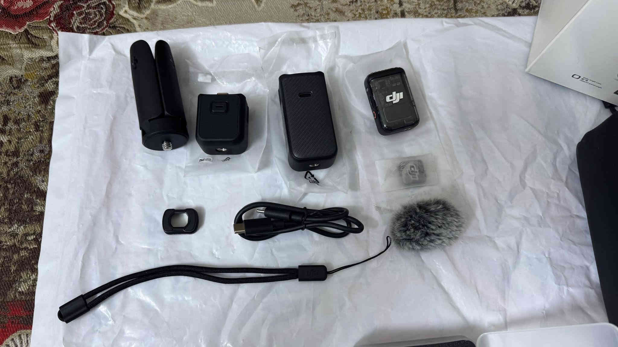 كامره اوزمو بوكت 3 كومبو جديده قبل سبوع اخذتها اي خلل ما بيها نظافة 100‎%‎ مع فلاتر عدد 2 كل فلتر بي اربع درجات مشتريهم ب75 مع رام 128 يدعم تصوير 4K سرعة 200 مشري 50  الغراض كلهن مامستعملات بعدهن بالكارتونة سعرهن كلهن 850 الف قفل مكاني بغداد  ***********
