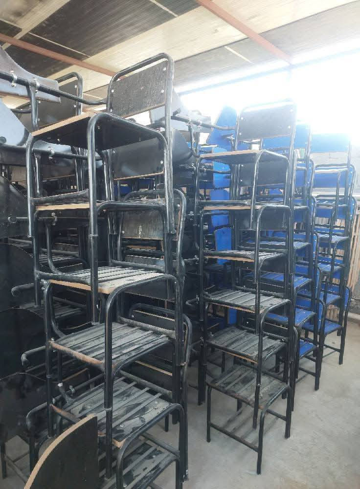 ستولات او كراسي  مدرسيه نظيفه جدا ب١٦ونص
سبورات حجم كبيرمترتين ونص في متر وربع ب٥٥
سبوره مترتين في متر ب٣٥
المسيب حي المعلمين٣ طريق سيد ابراهيم بعد السكه بكيلوين تقريبا بعد اسلاك الضغط العالي ب٢٠٠م 
بيت على جهة اليمنى
***********
يرجى الاتصال قبل المجيء
