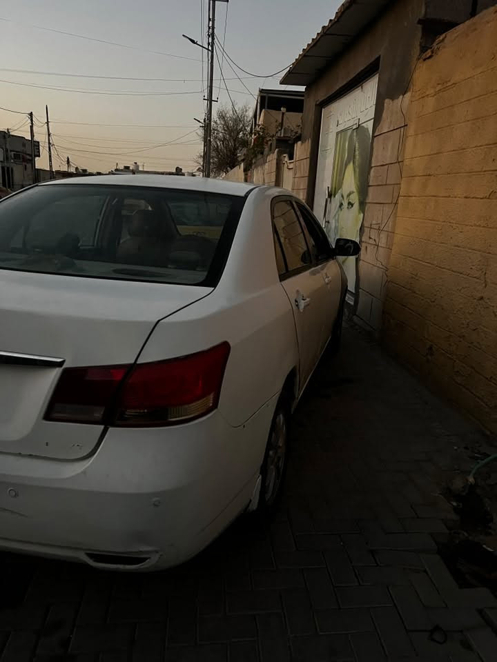 سياره بي واي دي موديل ١٣ حداديه كفاله مكينه كير محور كهربايات شغاله تبريد يحتاج كمبروسر  واضحه ب صوره اكو ضربه و خياسات بسيطه سعره ٣٥ بيه مجال قليل عنوني قبله ***********
