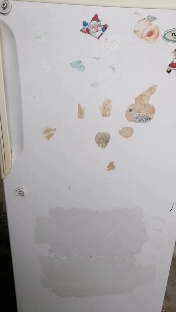 ثلاجه للبيع ب٦٠ وبيهه مجال الاستفسار الاتصال عالرقم *********** شغاله مابيهه شي
