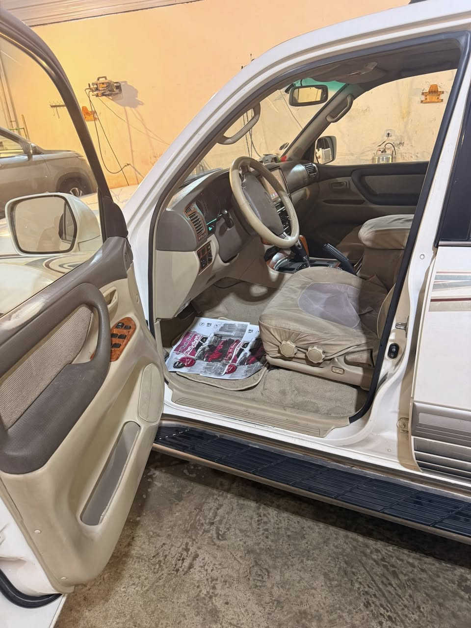 السلام عليكم
لاندكروز 2007 فول مواصفات 
بيها صبغ شبر جاملغ الخلفي جهه السايق الباقي مكفول 
السعر 19000 وبيها مجال بسيط 
المكان بغداد زيونه 
للاستفسار 
***********
