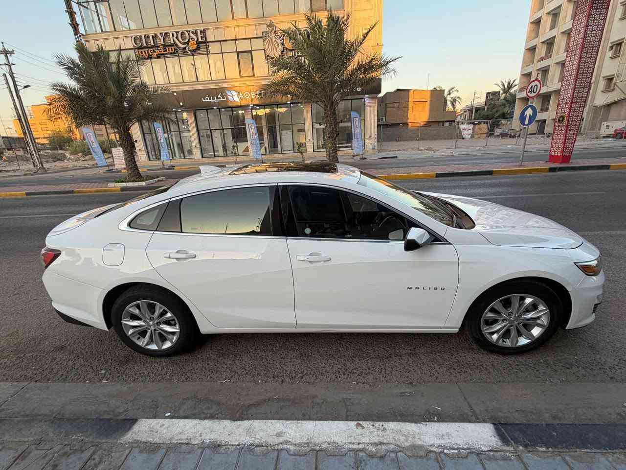 ماليبو 2024 LT للبيع

 اللون: أبيض
 رقم بغداد
 سنوية وهزة إصدار جديد 2026
 محرك 1.5 تيربو 
 بانوراما قطعتين
 فُل مواصفات LT
 بصمة أبواب + تشغيل بصمة
 تشغيل عن بُعد
 سايد بريك كهربائي
 لايت زينون أبيض مع لايت أصفر
 كاميرا 360
 حساسات + رادار
 تحديد مسار
 تحكم بالستيرن
 تبريد خلفي
 قيادة ذاتية
 ماشية 73,000 كم فقط
 كفالة حدادية وكير ومكينة وتبريد وكهربائيات
 حادث السيارة في أمريكا موضح بالصور
حادث السيارة ( جاملغ امامي وخلفي عكس السائق + جاملغ خلفي عكس السائق ) 

 سعر 125 اتصل ع صاحب سياره هذا رقمه اني مكلف بل نشر موجود وتساب اتصال *********** البصرة, العراق
