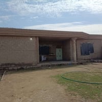 بيت اللبيع يتكون من ثلث قرف وستقبل ومطبخ المساحه سته ميت متر السعر خاص...