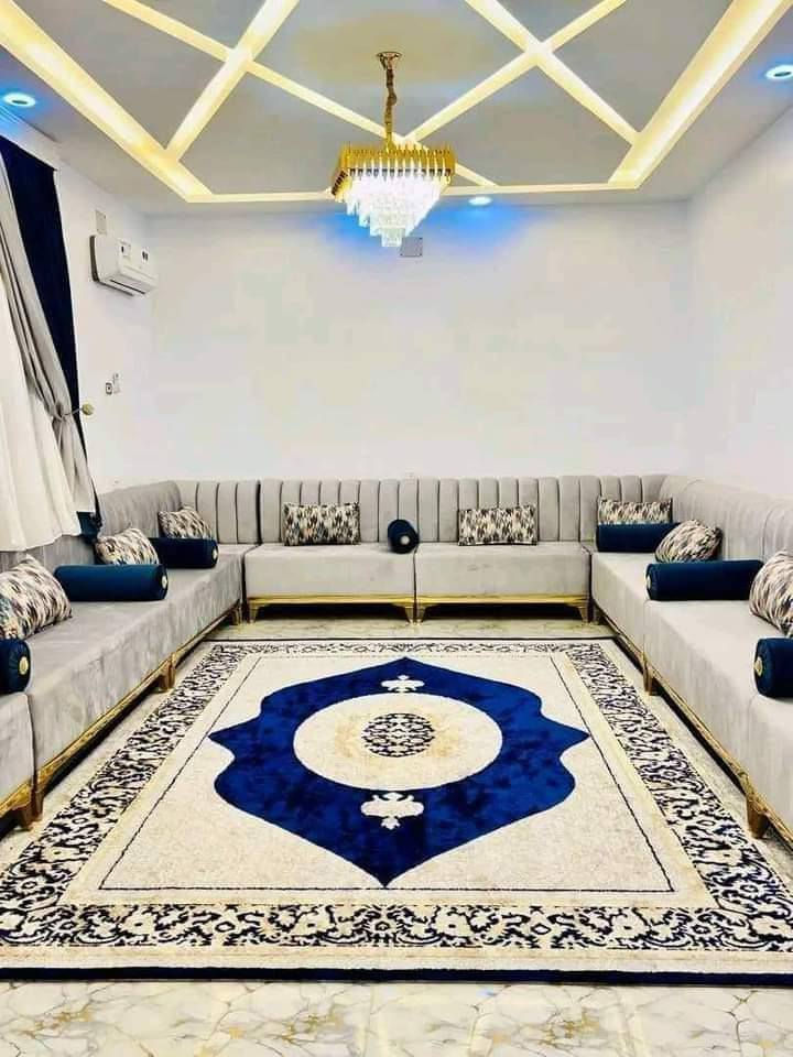 يتكون الديوان من ٥قطع  حرف L

١٠ مقاعد  ٦ امتار لتواصل واتساب  ***********

موصفات  العمل ✌🏻
 قوه الهيكل بلوك مضغوط + خشب جام روسي

سفنج مميز اول 

قماش تركي  🇹🇷 قديفه او وتر بروڤ حسب الطلب (وتر بروڤ اضافه على السعر)

العمل نفس الموصفات المذكوره 

ملاحضه 🔥
يوجد مع كل طلب ٤ كوشات هديه 💐 + طبله

و يوجد  لدينا خدمه  توصيل  

بغداد 🚛 والمحافظات   بإسعار مناسبه
