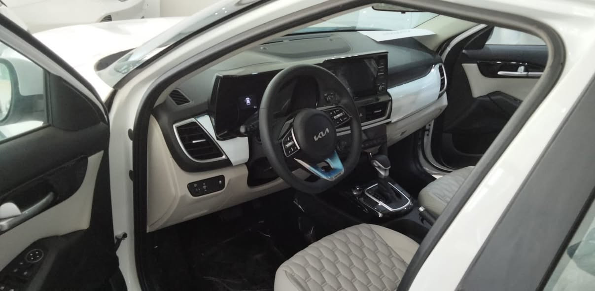 للبيع كيا سبورتج سلتوس مكفوله استلام من الشركه
موديل 2023 محرك 1600 وماشيه 37 الف حقيقي 
مكان السيارة بغداد/ الشعب الاتصال ***********
