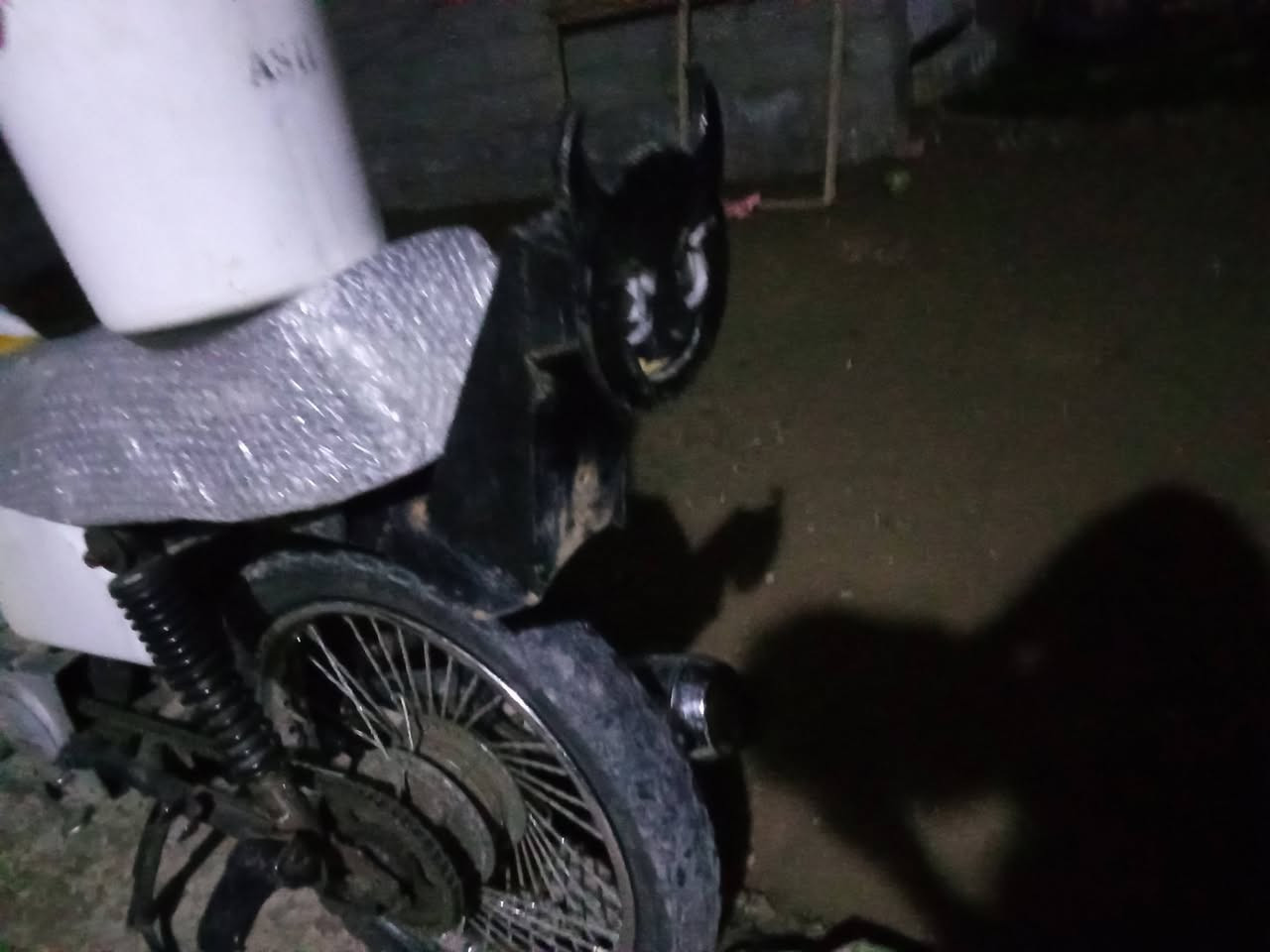 سبايدر للبيع السعر ماله ب 40 وبي مجال بمجال نسبه كلش قليله وهذا رقمي اللي يحب يتوصلي على هذا الخط *********** ما اعرف اشده وما راهم على الدراجه وعندي غيره اريد اشده على الدراجه وهذا اريد ابيعه السعر ب 40 وبي مجال لا احد يتواصل وياي هذا سعره اللي يحب يتواصل وياه خليه يتواصل
