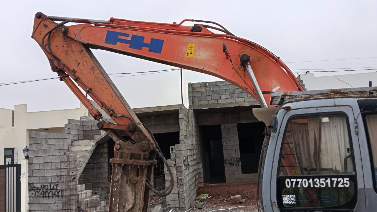 السلام عليكم للبيع حفارة فيات هيتاشي مكفوله موديل ٩٩/رقمها شمالي  مكان الحفارة كركوك 
حجم /٢١٥ تبريد مأسية نقارة السعر ٢٩٠$وبيها مجال 
رقم صاحب الحفارة /***********
