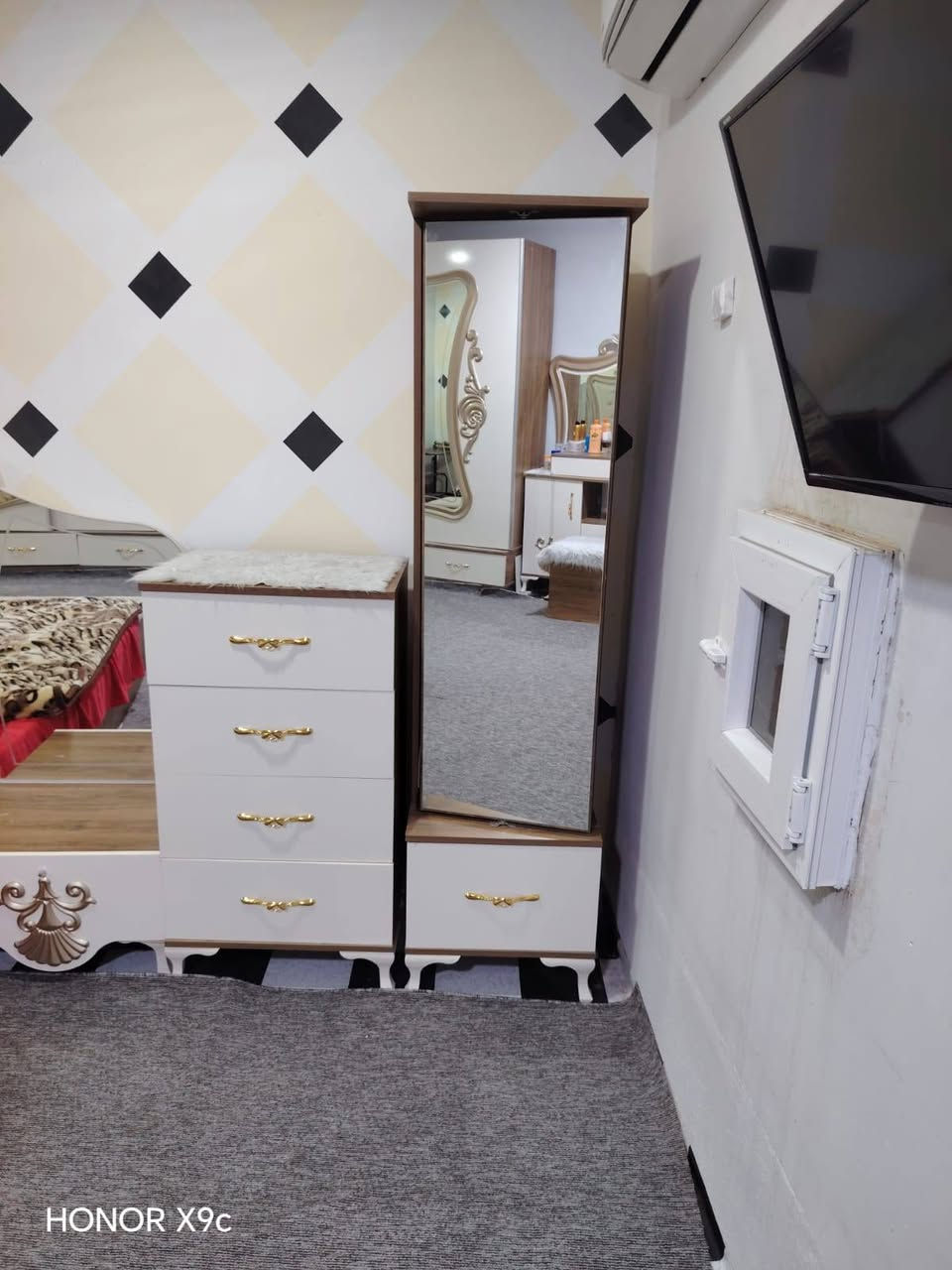 السلام عليكم
للبيع غرفة اخشاب تركيه مستخدمه نظيفه متكونه من 9 قطع كما موضح في الصور 
السعر المطلوب 850000 وبيها مجال للاستفسار التواصل عالخاص او الاتصال عالرقم التالي
***********
