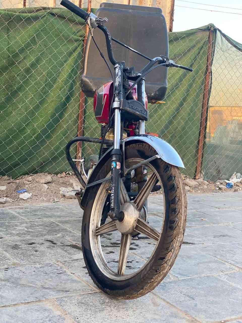 دراجه ايرانيه اربع كير مكينه ناعمه  للبيع فقط اوراقهه موجوده بدون صندوك 225 مكاني السيديه الشراي يتصل ***********
