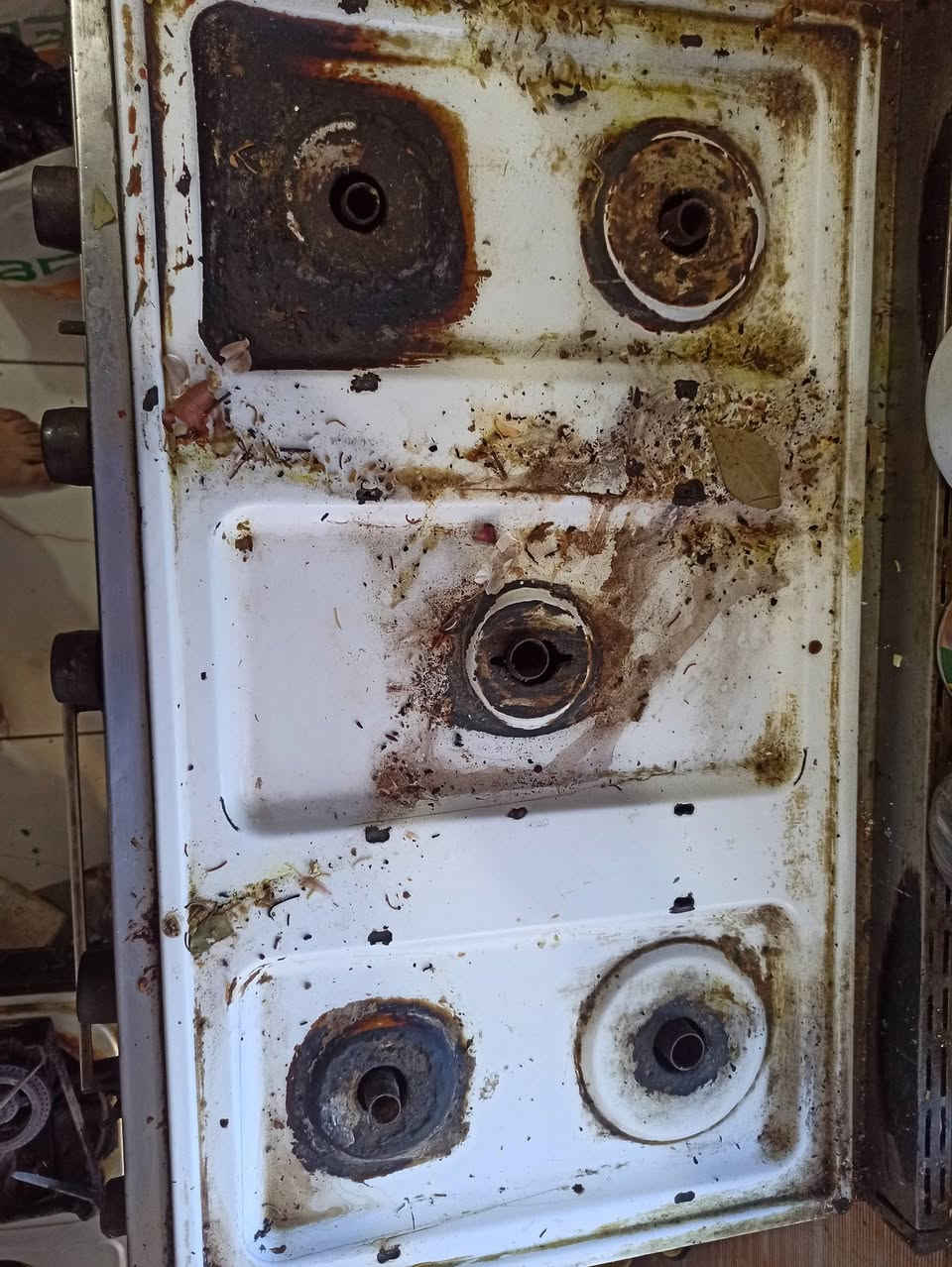 تلفزيون شغال من شركة LG الوان جميلة سعره ب15 الف
ستلايت الاثنين مع الطبلة ب 10 الاف
طباخ 2 عيون شرط الشغل مع الجداحة ب 20 
طباخ 5 عيون بيه خلل بسيط  ب30 
غراض للبيع


**إذا كنت صاحب هذا الإعلان وتريد حذفه لأي سبب، رجاءا أرسل رسالة إلى الدعم الفني**