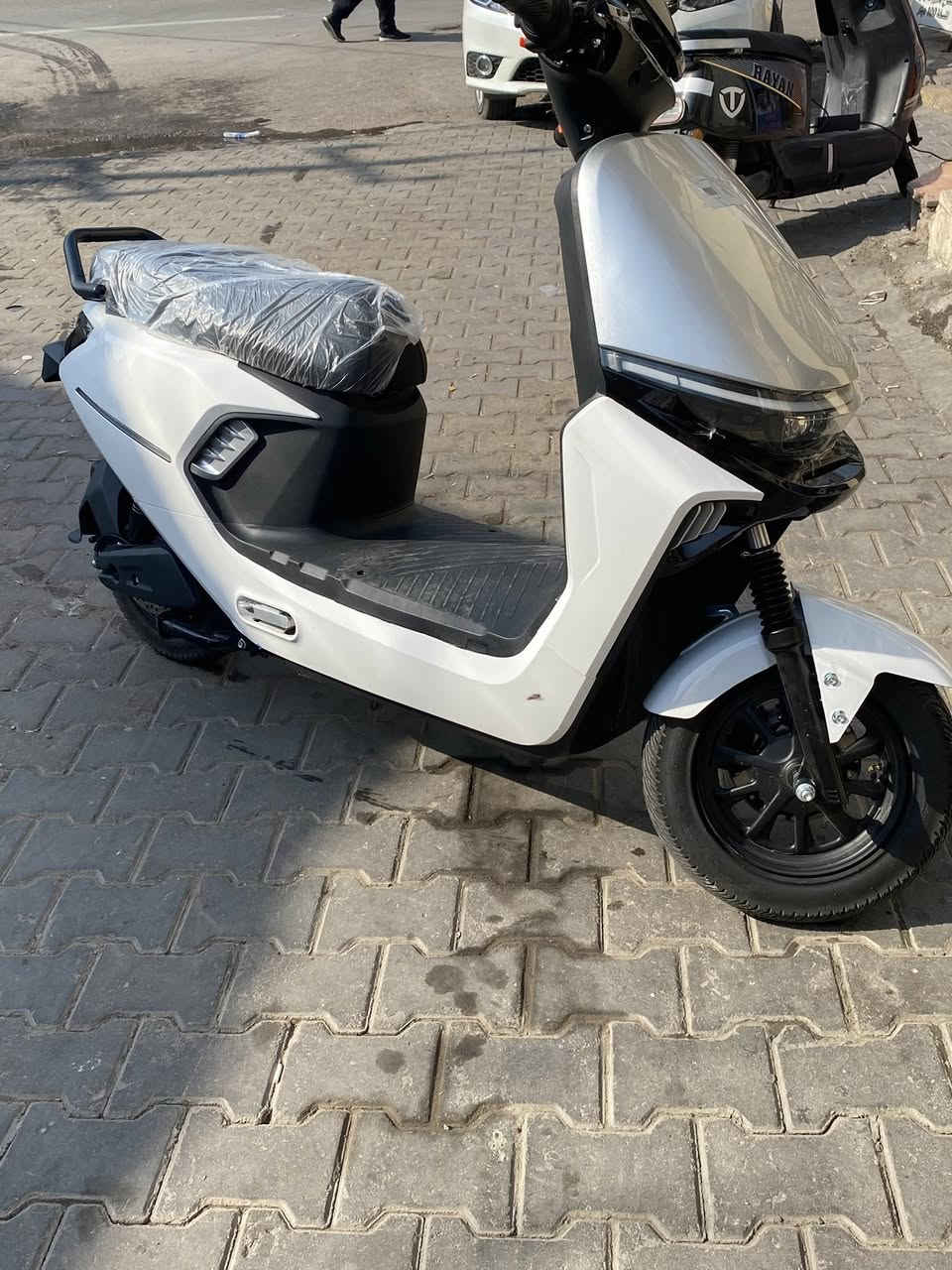 المواصفات:
• 6 بطاريات –
• بصمة تشغيل + كارت تشغيل ذكي
• قاطع دورة
• نظام بارك
نضام الرجوع الى الخلف{R}

• دبل إشارة
• قفل إنذار مانع سرقة+نضام حمايه قوي
• 4سرعات

الأداء:
• تمشي تقريبًا 70كم بالشحنة الواحدة
الدراجه جديده بغداد
السعر 800بيها مجال


**إذا كنت صاحب هذا الإعلان وتريد حذفه لأي سبب، رجاءا أرسل رسالة إلى الدعم الفني**