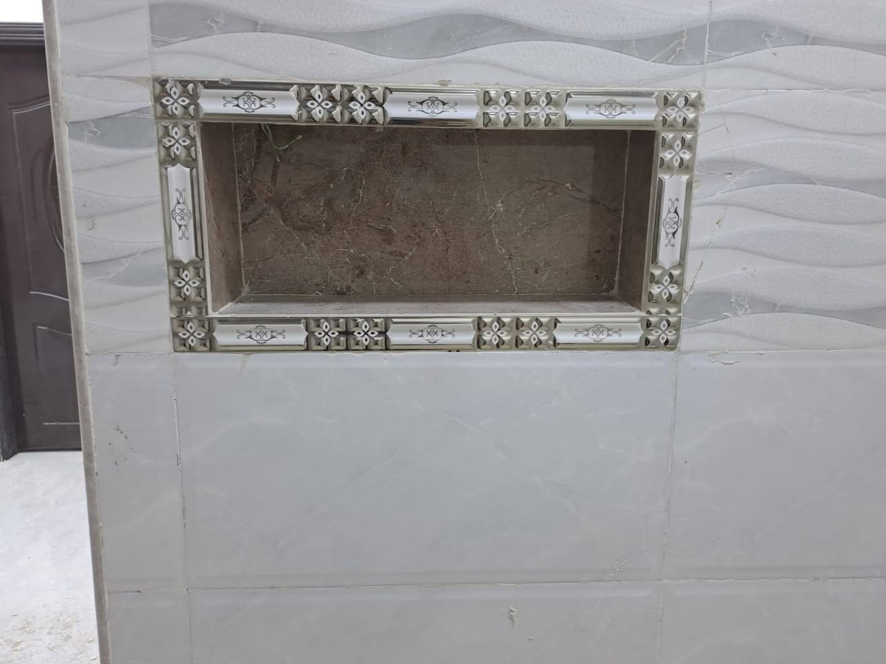 خلفه سيراميك درجه اولى
شغل ع الليزر جداري وارضي 
جميع انواع السراميك والالواح والمرمر 
مكاني ... التنومه شط العرب 
للاستفسار... ***********
