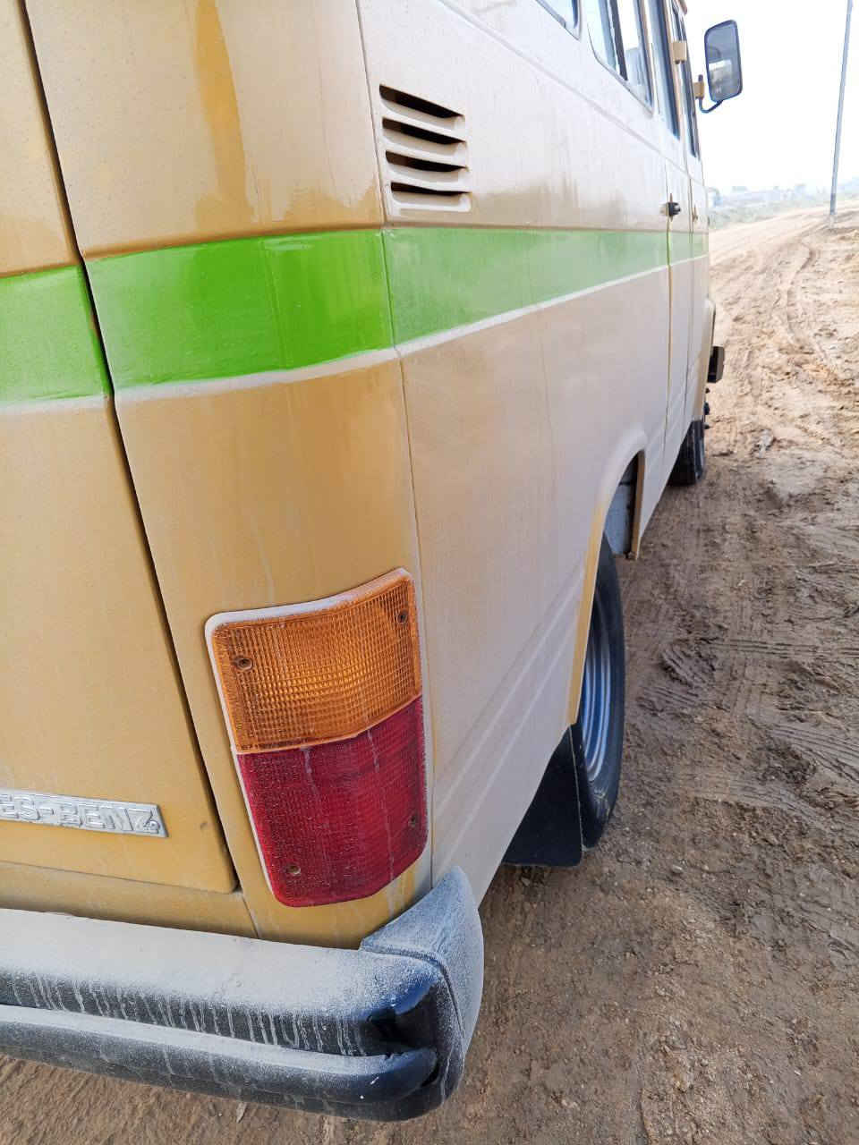 سلام عليكم سيارة مارسدس 18راكب للبيع مديل 81سيارة جاهزة  ولاستفسار عل انتصال ***********
