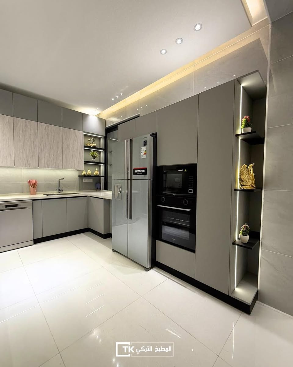 📍 الكرادة خارج – مقابل سما مول
📞 ***********
_____________________

مطبخ عصري بتصميم أنيق يجمع بين البساطة والفخامة ✨
الألوان الرمادية الهادئة منحت المكان إحساساً بالاتساع والرقي، مع دمج ملمس الخشب الطبيعي ليضيف دفئاً وتوازناً بصرياً راقياً
