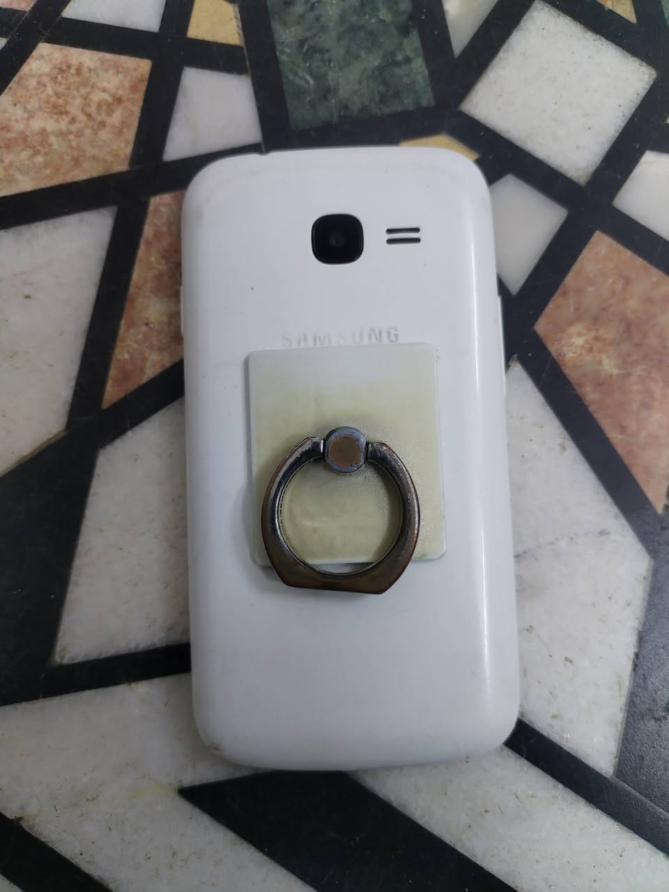 السلام عليكم لعشاق الانتيكه جهاز SAMSUNG.. DUOS بحاله جيده كله شغال السعر 20الف مع التوصيل داخل المحموديه العنوان المحموديه مجمع العزاب مقابل الفتحه مال حي البتول مركز همام للصيانه للحجز *********** وتساب
