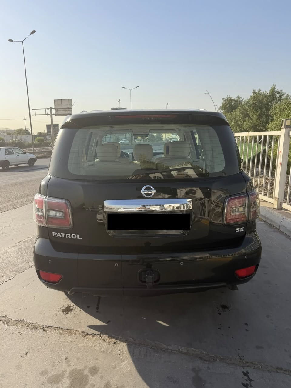 السلام عليكم
نيسان باترول 2010  خليجي فول مواصفات 

مكينه SE  8V(المرغوب مكينة صغيرة )
داخل بيجي جلد 
سلايت 
ويل 20 بلاد 
رقم بغداد الجديد /مميز 
السيارة بيهة صبغ باب السائق بدون دواخل ومرقف السونار 
السعر / ١٩٠ $ بيهة مجال بسيط 
مكان السيارة بغداد الدورة / البوعيثة 
هاتف / ***********
