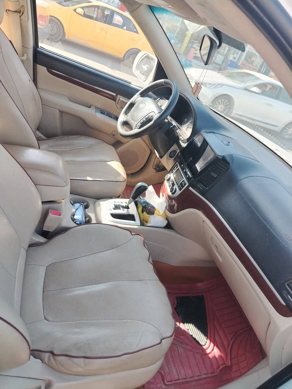 سلام عليكم سنتافي خليجي ٢٠٠٩ فول عدا البصمه ٦سلندر بسمي رقم بغداد الجديد مكاني نجف تلفوني ***********صبق ربع الباب لي خلف سايق السعر ١٣٧ وبيها
