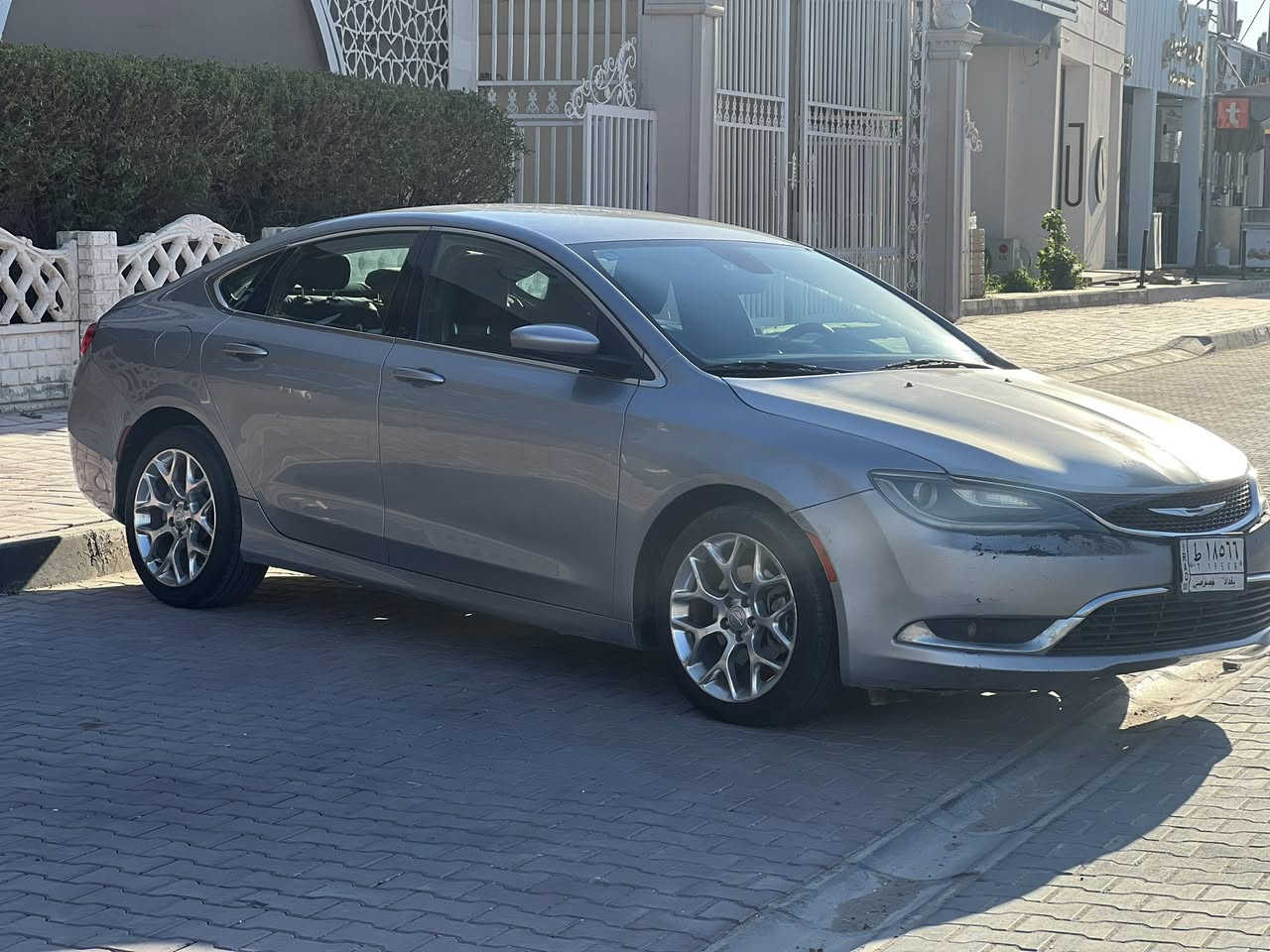 سلام عليكم اخواني الاعزاء
سيارة كرايسلر c200 مديل 2015 
محرك 2400 ( 4 سلندر )
كير 9 نمر 
كامرة خلفية دوارة
تحكم ستيرن
كشنات جلد كهربائي 
مثبت سرعة 
ويل كب عنكبوت مميز 
حدادية فول 
تبريد ثلج ع الفحص 
السيارة مرقمة بغداد سنويتها نهاية 2027
السيارة ضررها بنيد وجاملغ بدون شواصي 
طاك الايرباك ومرجع سستم 
السيارة ماشية 145 الف ميل 
السيارة موضحة بالصور كل تفاصيلها 
السعر 87 وبيها مجال للشراي 
للتواصل على الخاص او عن طريق الرقم ***********

#للبيع_فقط
