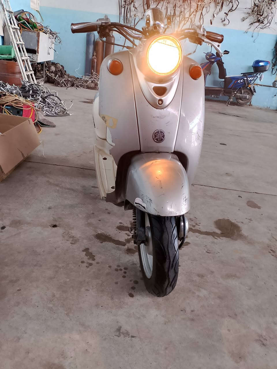 دراجه عبد الحليم كلاسيك البيع دراجه نضيفه حيل مكينه خير من الله خرسا لا ونه اكسل لا جزه معمر جديد كهربائية شغاله بس باتري يعوزو  سعرو 180 وبي مجال الشراي رقم الهاتف ***********
