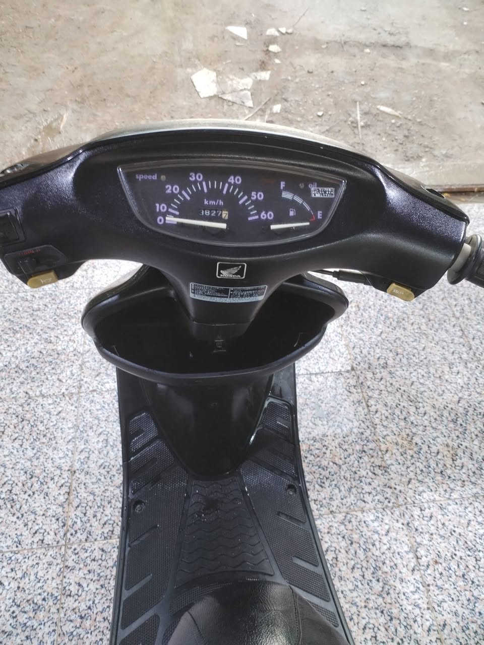 دراجه هونده للبيع *********** مكينه مفتوحه كاص لبوسه بس ابلاد وبدل بوربنك او وياهه بوشه احتياط دراجه كلش نضيفه او جديده مثل ماواصح بل صوره
