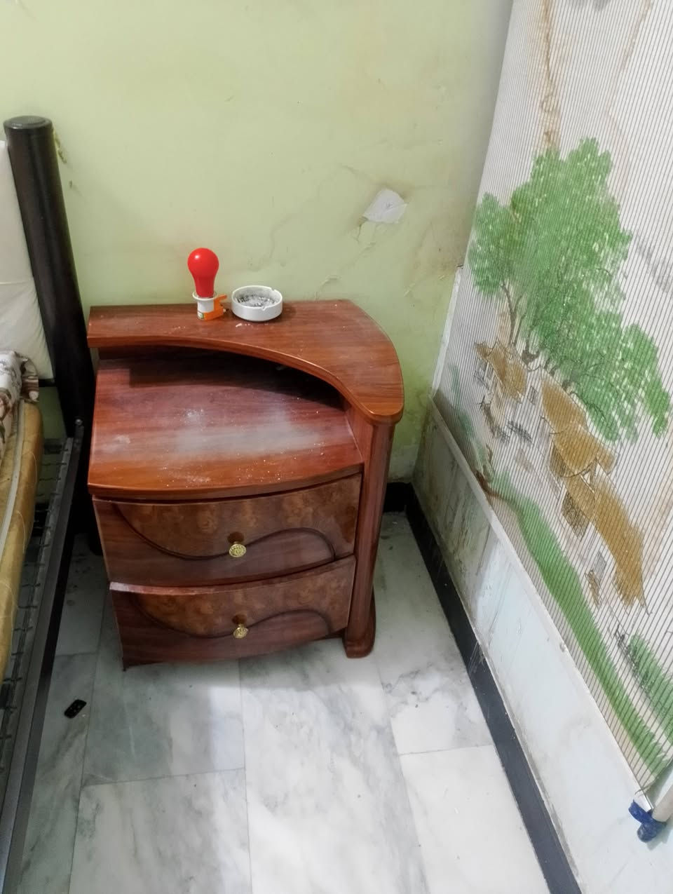 السلام عليكم غرفة اخشاب نظيفه بدون جربايه قيم واخذه شموخ 
وهاذه رقمي بي وات ساب
***********
