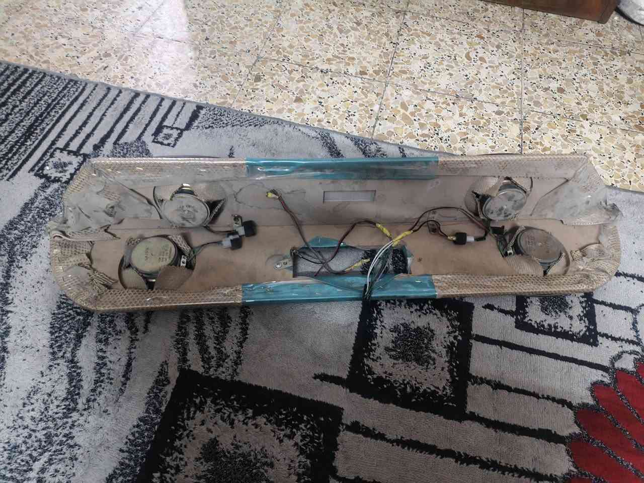 سلام عليكم سماعات اربعه كلهن شغلات وخشبه جديده فقط مسجل ماكو سعره 15 رقمي *********** عنواني بغداد مدينة الصدر
