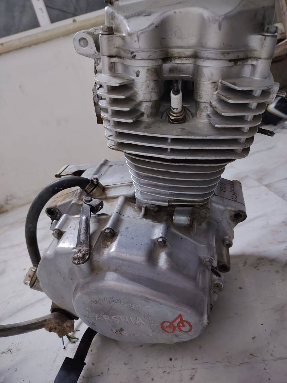 السلام عليكم مكينه ارشه شغاله كلشي مابيها للبيع سعر 100 بيها مجال قليل شراي اتصل ع رقم ***********
