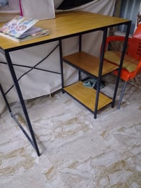 ميز دراسة • مكتب