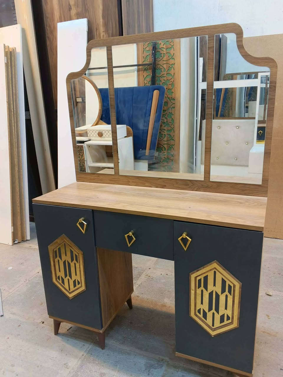 غرفه تركي زاويه 8قطع.نظيفه جدا.السعر 600مع شد ونقل الحجز واتس***********
