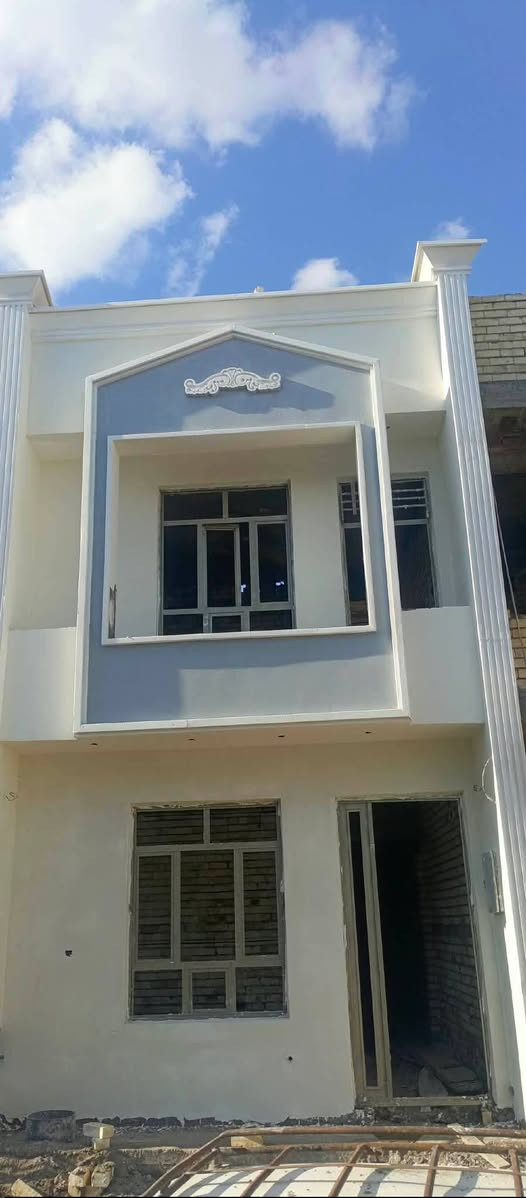 سلام عليكم خمسينات تون عدد 2 ملك صرف زراعي منطقه الدوانم قرب الشرطة الخامسه بصف السيطره بناء طابوك درجه اولى كل بيت يحتوي على غرفتين نوم صاله ومطبخ وخدمات وحولي السعر جدآ مناسب 67 وبي مجال لاستفسار اتصل ***********فهد
