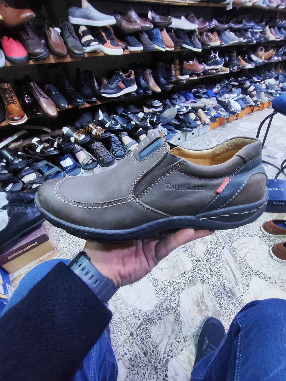 ماركة RALPH LAUREN جلد طبيعي قطعه جديدة أصليه 
قياس ٤١ 
السعر ٢٥ ألف شامل التوصيل 
مكان كرادة داخل مجاور دايموند مول في فرع علاء حداد محل الأيطالي الايطالي


**إذا كنت صاحب هذا الإعلان وتريد حذفه لأي سبب، رجاءا أرسل رسالة إلى الدعم الفني**