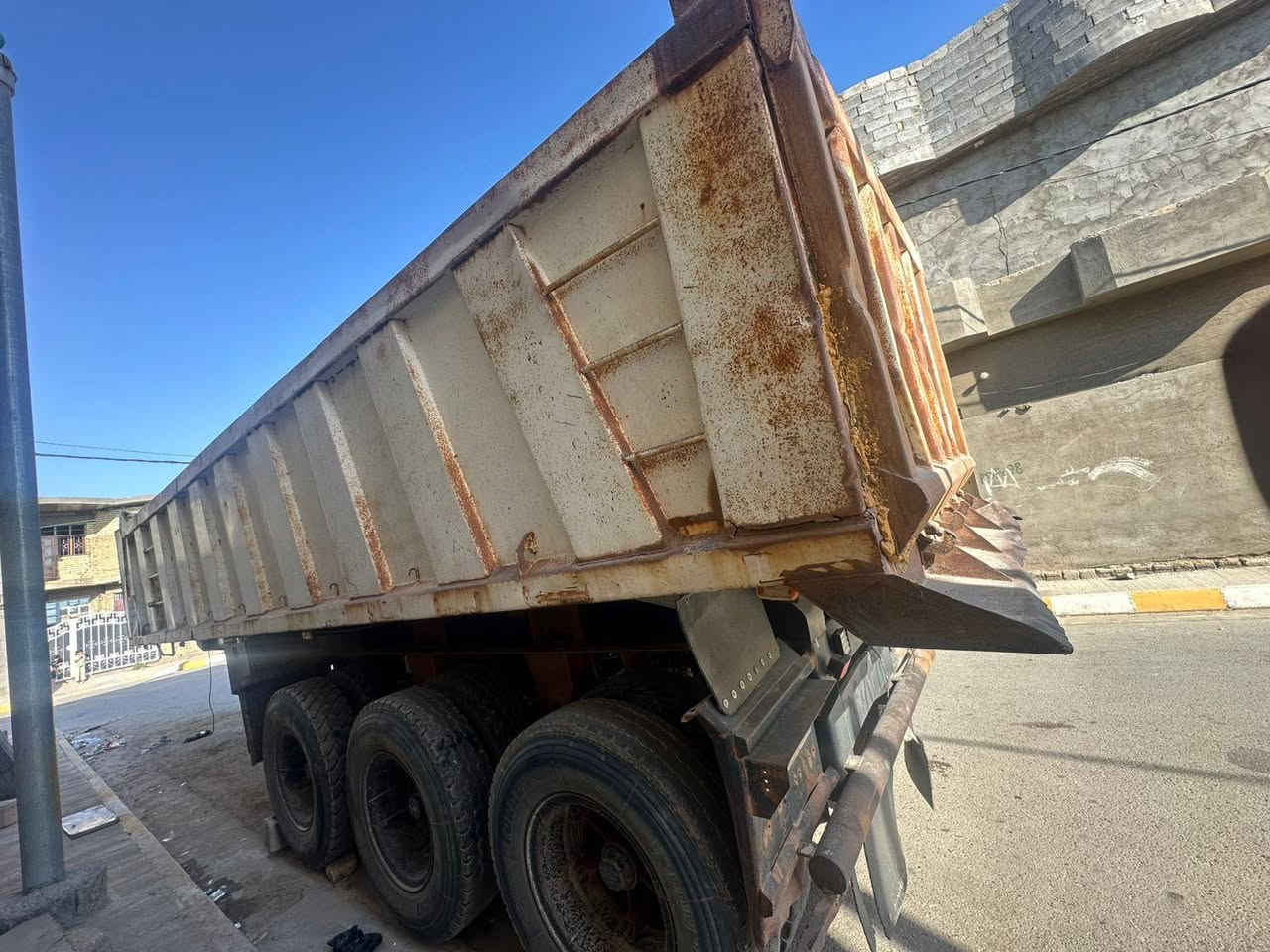 للبيع حداديه دناكير ١٦ شريط جديد تاير نص ٣٢متر سعر١٢٥ مكان فلوجه ***********واتساب ***********٢
