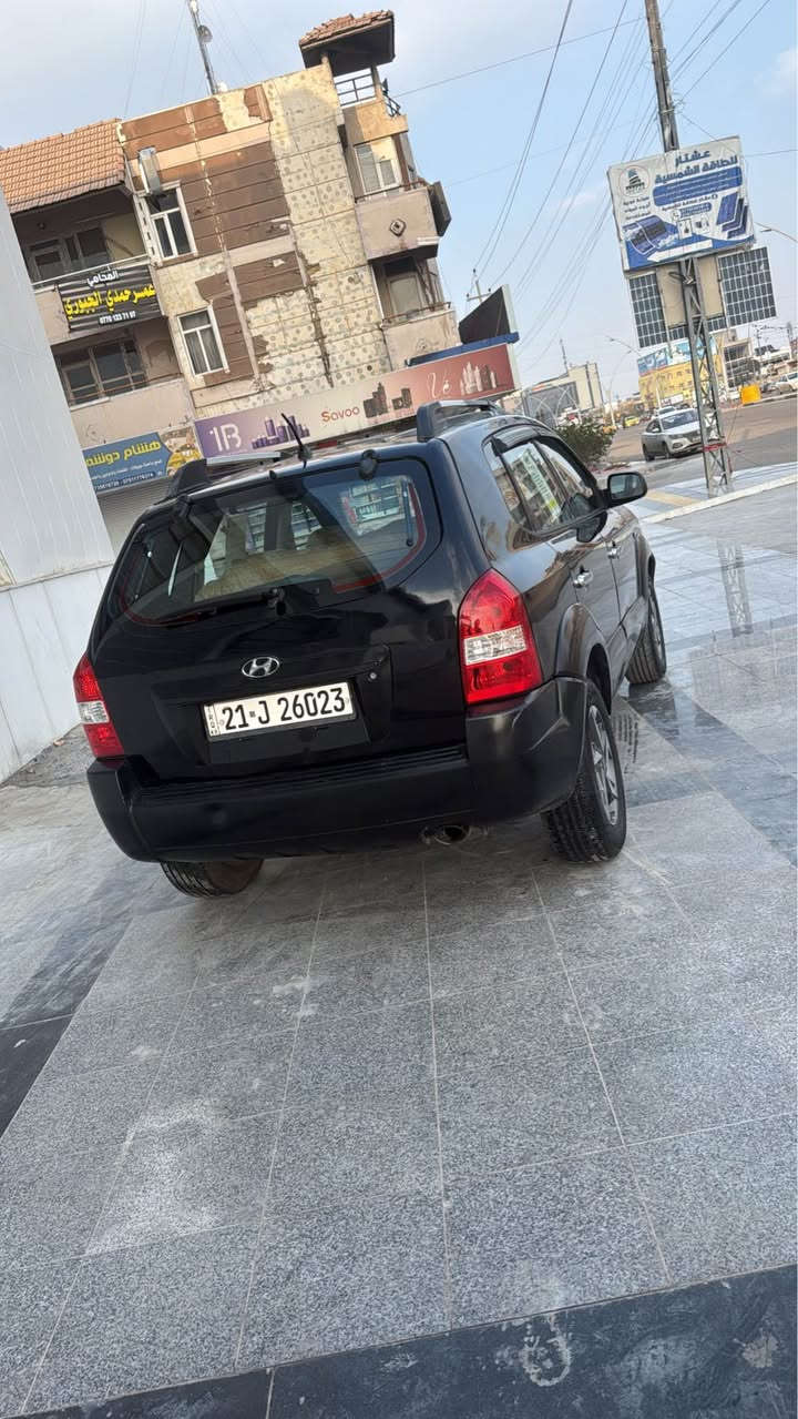 توسان 2009 خليجي رقم سليمانيه سنويه هزه جديد لحد 2030  (صبغ عـااااااام مكلوب حوض وبجم نضيف) مواصفات :- سقف اسلايت ،  5 ويل كروم ، شاشه كامره خلفي  كشن جك .كًير محرك تبريد صدر بشرط سعر 77$ لاستفسار  *********** كركوك, العراق
