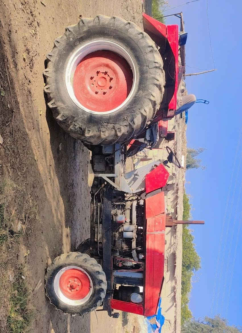 سلام عليكم للبيع مكينه عنتر 121 مكينه وكير وهيدروليك مكفول تايرات نص عمر   بدون رقم للاستفسار *********** مكانها واسط العزيزيه
