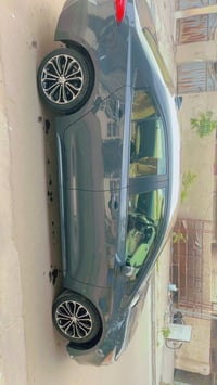 كورلا هايبرد ياباني موديل 23  لون إسمنتي مواصفات عادي حادث موضح بالصور...