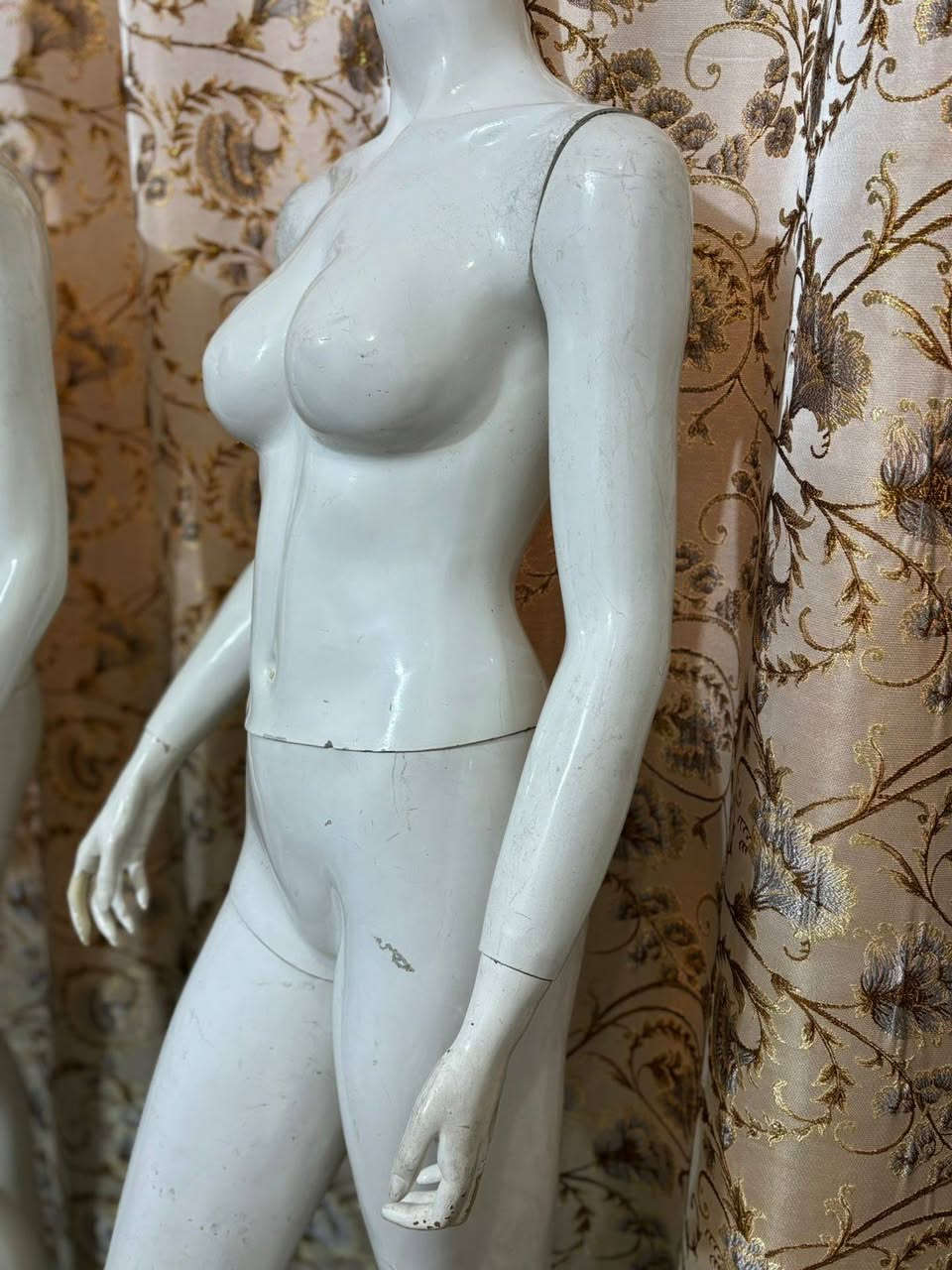 مليكانات مستخدمه ، بيها ضرر بسيط مثل ما موضح بالصور السعر ع الخاص


**إذا كنت صاحب هذا الإعلان وتريد حذفه لأي سبب، رجاءا أرسل رسالة إلى الدعم الفني**