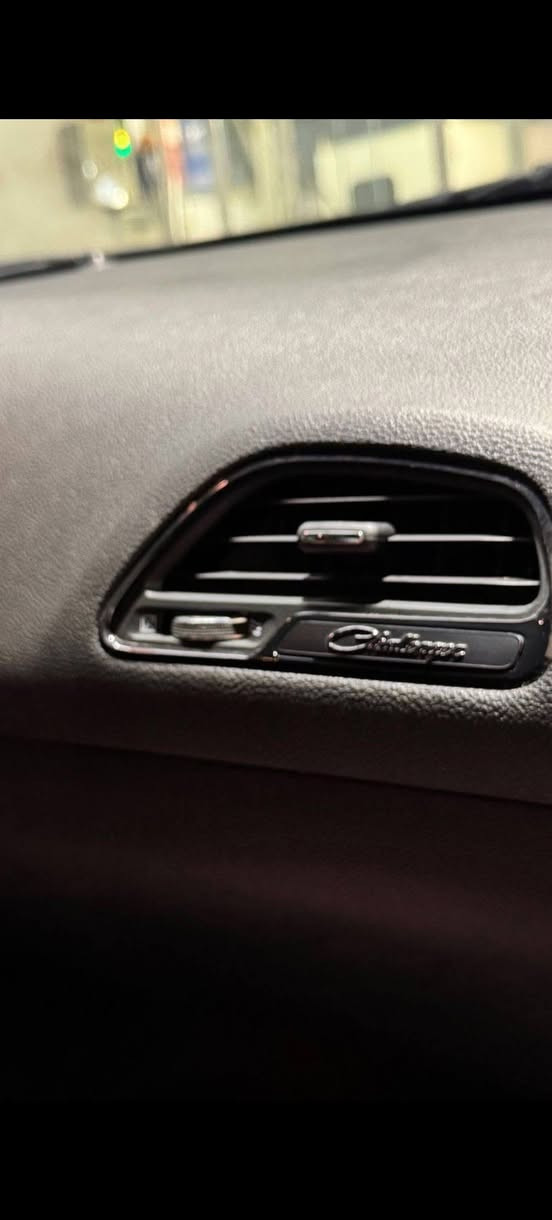 سلام عليكم
جالنجر 2023 لون زيتوني
RT
شبه الكلين ماشيه22
مكلف بنشرها 
***********
