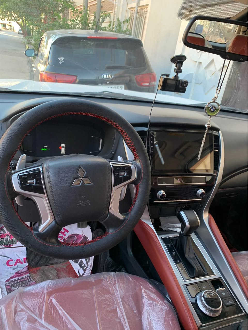 باجيرو سبورت موديل 2020
خليجي مكفولة عدى بارد بالباب الخلفي كد اربع اصابع 
سيارة فول للاخير داخل احمر بلاك ادشن اعلى مواصفات
ماشية 70 الف 
مكان نجف
***********
سعر 225 النجف, العراق
