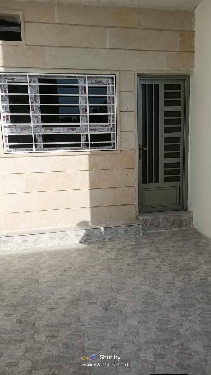 #عروض_عزيز_للعقار
دار للبيع 

حي الملائين الاولى 

قرب جامع الصواف 

المساحة 160م واجهة 8 م 

ط 1 ))غرفتين نوم واستقبال وصالة ومطبخ وصحيات 

ط2 )) 4 غرف نوم وصحيات وبيتونة 

بناء 2023

سند زراعي قرار 25 ومستلم وصل بلدية

للاستفسار أكثر اتصل على الأرقام 

***********

***********

***********
