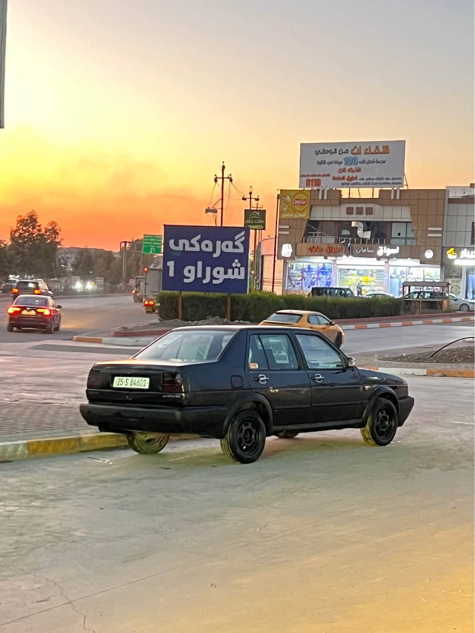 جيتا موديل ١٩٩١ رقم كركوك كير عادى سلايد داخل السيارة كلش حلوة  سياره صبغ بلادي بس بوند صبغ بون ضرر كير محرك صدر خلفي كهربائى كله بشرط تاير باترى جديد دفتر بنزين موجود 
سعر ٣٣ مراوسه حسب قناعة 
عنوان كركوك شوراو 
***********
واتس *********** كركوك, العراق
