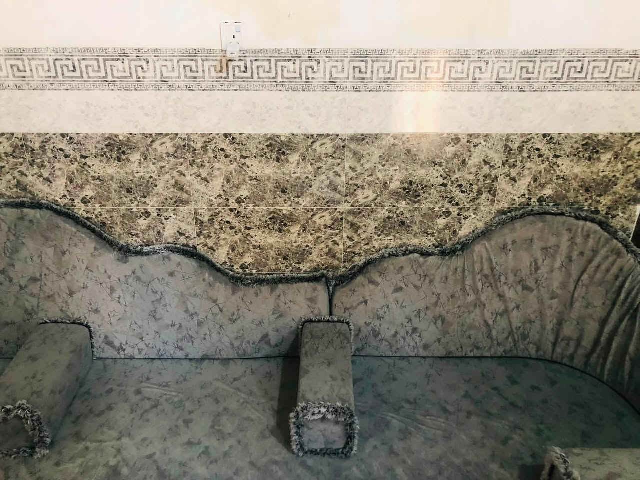 ديوان مستعمل سبع اشهر  مربع 16 متر ديوان نضيف حيل العنوان موصل جانب الايمن سعره 275 وبي مجال. رقم الهاتف
***********
❤️
