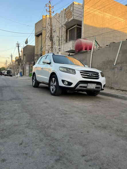 سلام عليكم ورحمة الله وبركاته سنتافية للبيع ٢٠١٢ بيهة ٣ضربات خفيفة بس فول السيارة الشراي يتصل علة رقم‏‪***********‬‏
