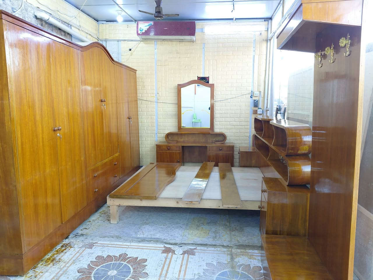 غرفه نوم ام السته طابق واحد تسكام داخل وخارج صاج ضهر جرجوبه زاويه ارتفاع الكنتور خمسه ملم عنوانه كوت حي الجهاد شارع النجارين نجارة ومعرض الحجامي الاتصال او مراسلة الصفحه ***********
