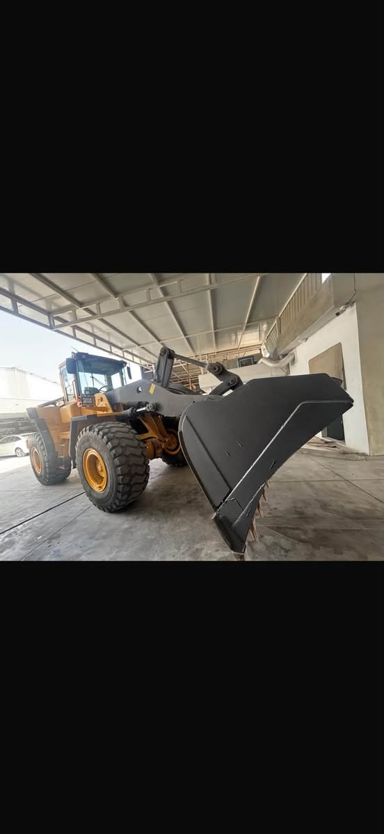 لبيع شفل فالفو حجم L120Dموديل ٢٠٠٠رقم وسنويه جديد مكان كركوكً***********
