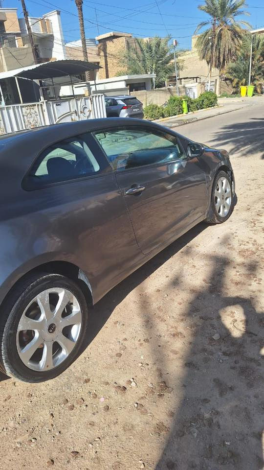 السلام عليكم
فورتي موديل ١٤ تك باب 
مكينة كير حدادية تبريد وتدفئة كلة مكفول
وارد امريكي ضربتهة بجم 
بيهة قطع صبغ وبارد 
السعر ٧٧ ورقة وبيهة مجال
مكاني العامرية
***********
