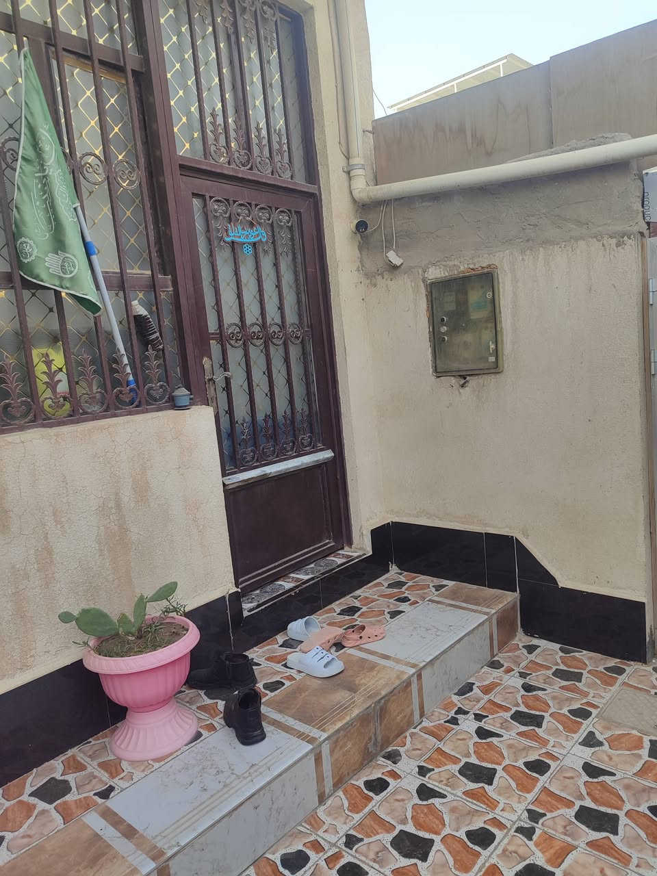 السلام عليكم
دار مساحة ٣٧٠ متر 
زراعي مفوض بالطابو سند ٢٥
النزيزة شارع متوسطة دمشق
***********
