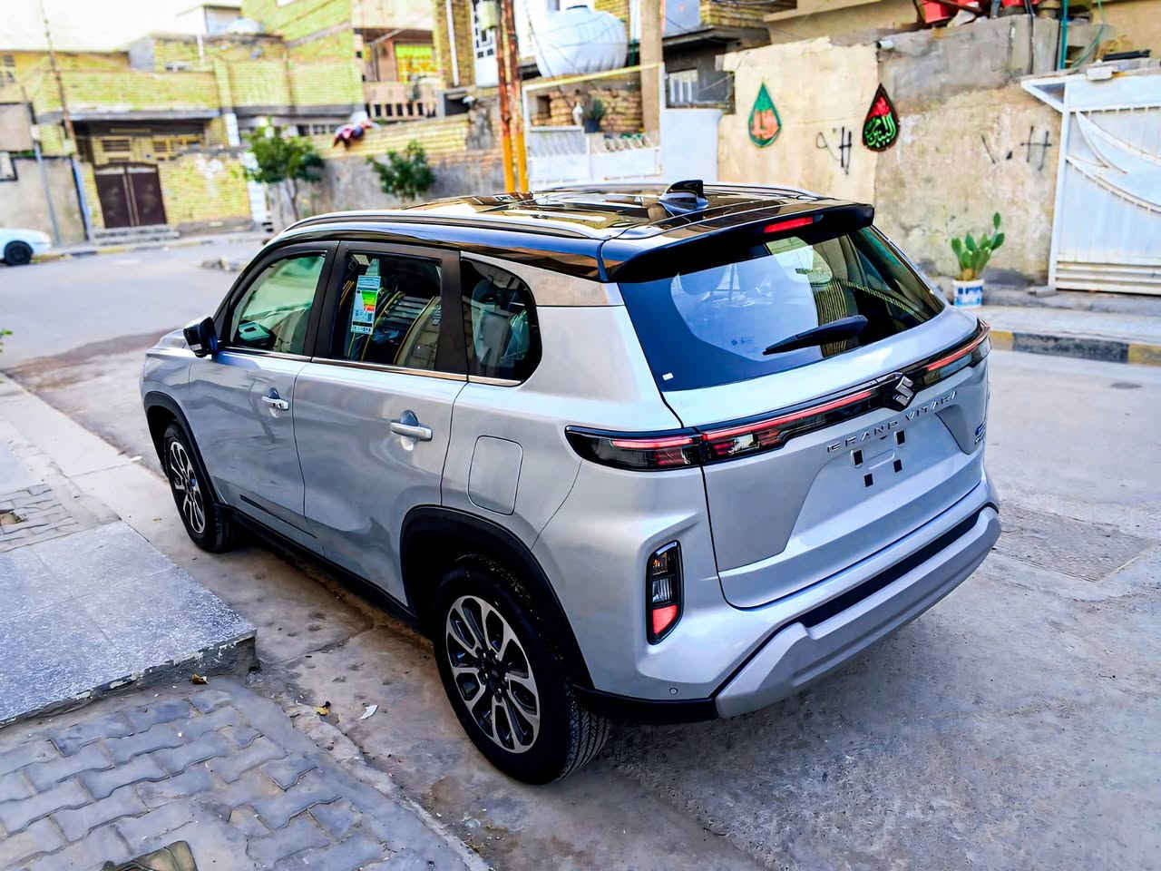 سوزوكي جراند فيتارا
الفئة: SUV (دفع رباعي / دفع أمامي)
عدد المقاعد: 5 ركاب
محرك 4 سلندر سعة 1.5 لتر
القوة: حوالي 101–103 حصان
العزم: 136 نيوتن متر
قير أوتوماتيك 6 سرعات أو عادي حسب الفئة
صرفية الوقود تقريباً 20 كم لكل لتر
خزان الوقود 45 لتر �
كارتي +١
شاشة لمس 9 إنج
كاميرا 360 درجة
شحن لاسلكي للموبايل
دخول ذكي + تشغيل زر
شاشة معلومات للسائق
مثبت سرعة
وسائد هوائية أمامية وجانبية وستائر
نظام ABS + EBD
نظام الثبات الإلكتروني ESP
حساسات خلفية
كاميرا خلفية أو 360 حسب الفئة �
صرفية بنزين اقتصادية
شكل عصري ورياضي
راحة عالية داخل المقصورة
مناسبة للمدينة والسفر
سقف بانوراما 

مكلف بنشر هاذ رقم صاحب السياره 
(***********)
(***********)
