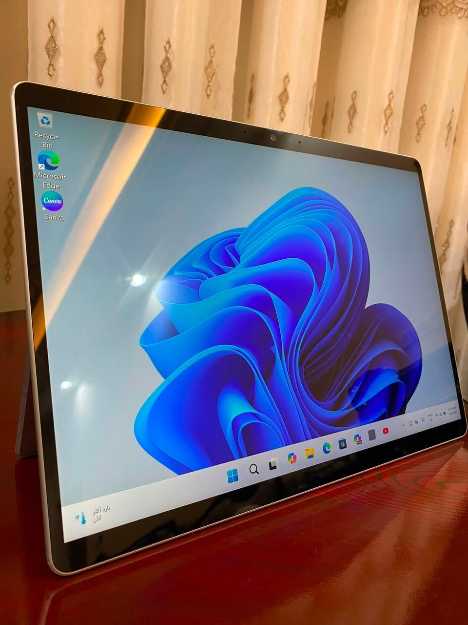تم تخفيض السعر (200,000 دينار 🔥) للبيع : Surface Pro 9 i7 بــ 1,100,000 دينار
الوصف:

جهاز سيرفس برو 9 بحالة الوكالة، مستخدم استخدام خفيف جداً. خيار مثالي للمحترفين والمبدعين.

المواصفات:

· المعالج: Intel Core i7 (الجيل الـ12) - أداء خرافي.

· المساحة: 516 جيجابايت NVMe SSD.

· اللون: سلفري (فضي) أنيق.

· الشاشة: 13 إنش، عالية الدقة، تدعم اللمس والقلم.

💰 السعر الجديد: 1,100,000 دينار عراقي (تخفيض200,000 دينار)

📞 للتواصل الاتصال على *********** او على الخاص
