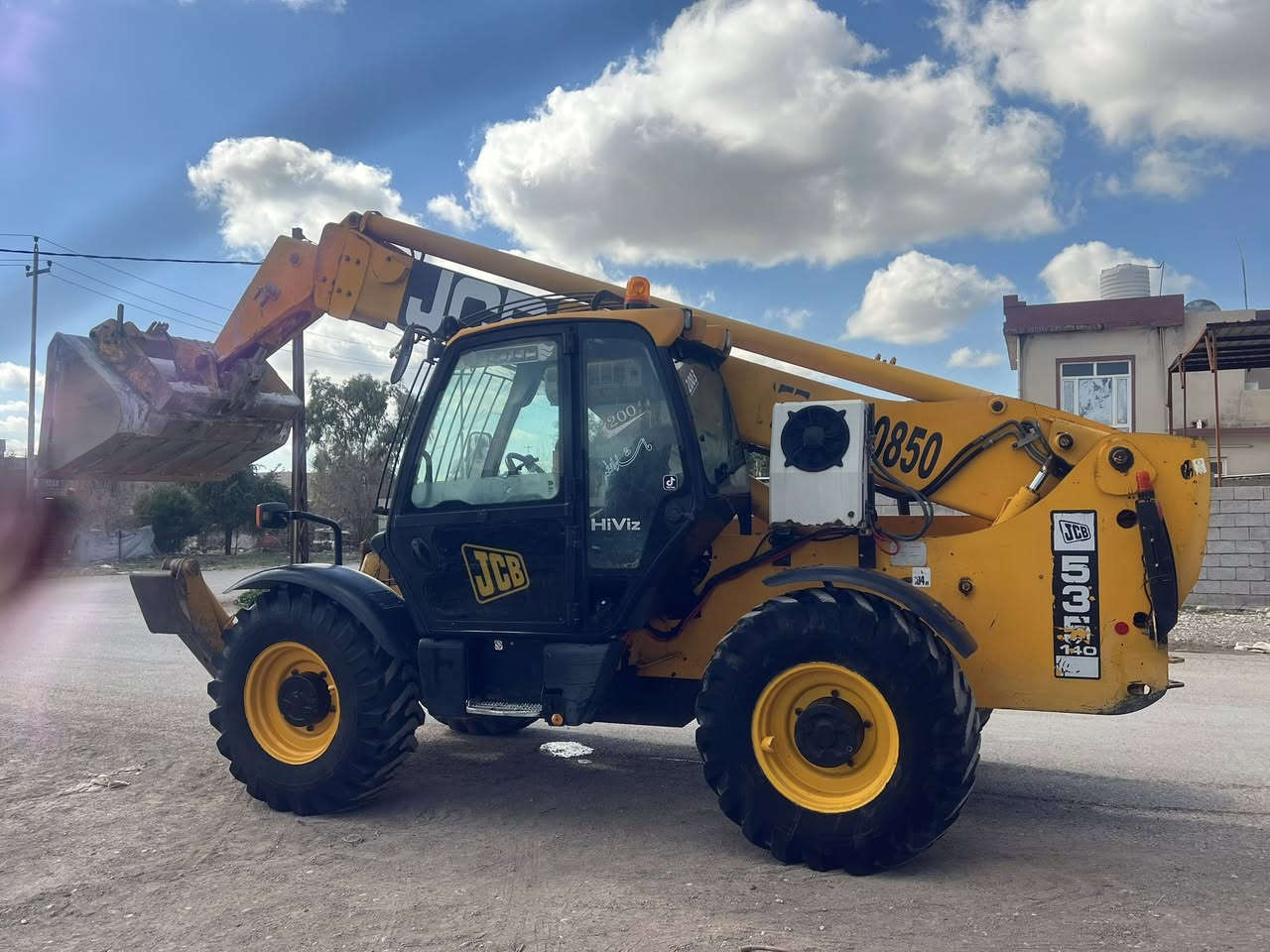 رافعه موديل 2003 شكل حديث استراد 14متر رقم اربيل جديد بسمي محرك سوبر شفل جاهز بدون نقص ***********
